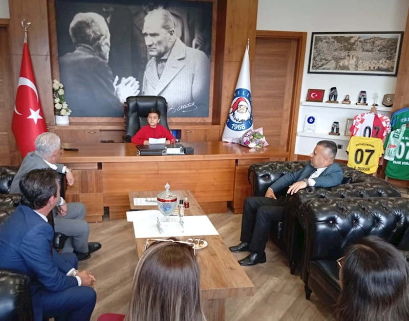 Demre protokolü koltuklarını çocuklara devretti 