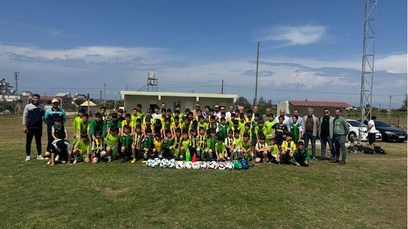 İskenderun Fenerbahçeliler Derneğinden Arsuz takımına malzeme desteği