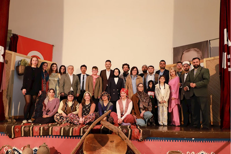 Akseki Meslek Yüksekokulu öğrencilerinden tiyatro gösterisi