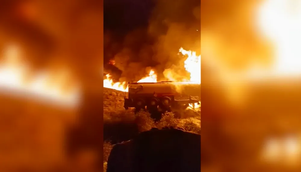 Oto yolda Yakıt Yüklü Tır Yandı