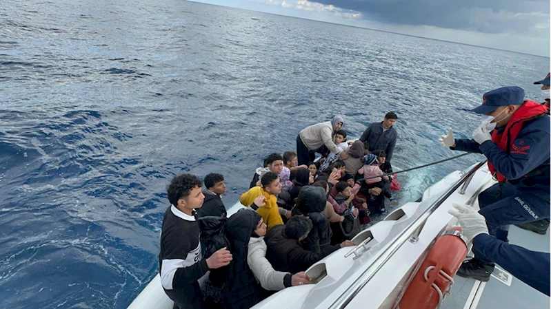 Kaş açıklarında 25 düzensiz göçmen kurtarıldı, 1 göçmenin cansız bedenine ulaşıldı