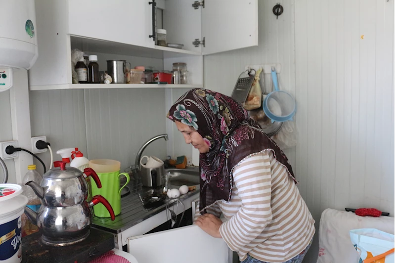Depremde sağ bacağını kaybeden anne, iki çocuğu için hayata sımsıkı sarıldı