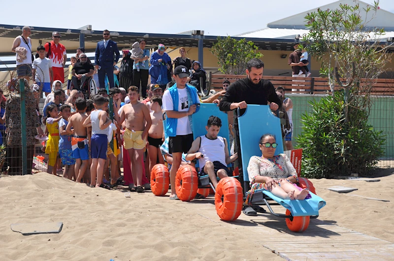 Depremzede gençler ve aileleri Mersin