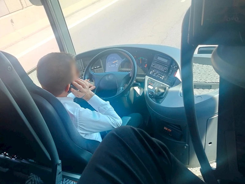 Jandarma, yolcu kılığında bindiği otobüste telefonla konuşan şoföre ceza kestirdi