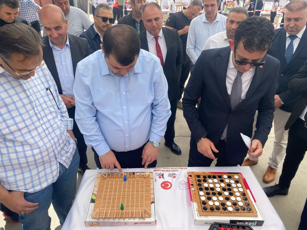 Bahçe Zübeyde Hanım MTAL, 4006 TÜBİTAK Bilim Fuarı’na ev sahipliği yaptı