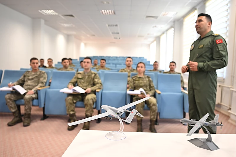 Sıcak bölgelerin sessiz gözcüleri İHA pilotları, zorlu eğitimin ardından göreve hazırlanıyor