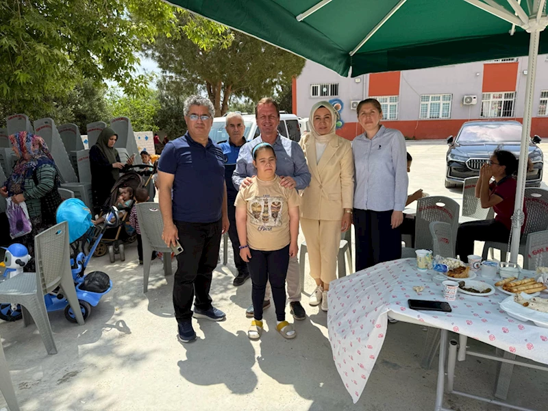 Gülnar Belediye Başkanı Fatih Önge mezun olduğu ilkokulun kermesine katıldı