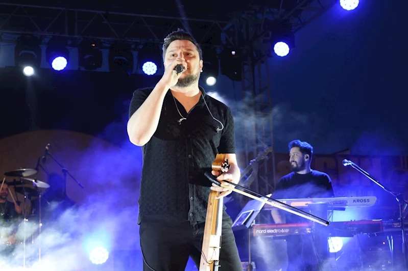 Şarkıcı Ekin Uzunlar, Kırıkhan