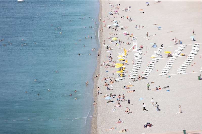 Antalya sahillerinde sıcak hava yoğunluğu