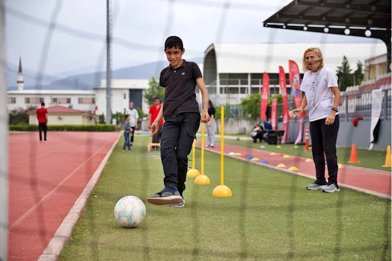 Özel gereksinimli depremzede çocuklar spor ve oyunlarla rehabilite ediliyor