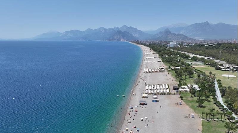 Antalya sahillerinde sıcak hava yoğunluğu