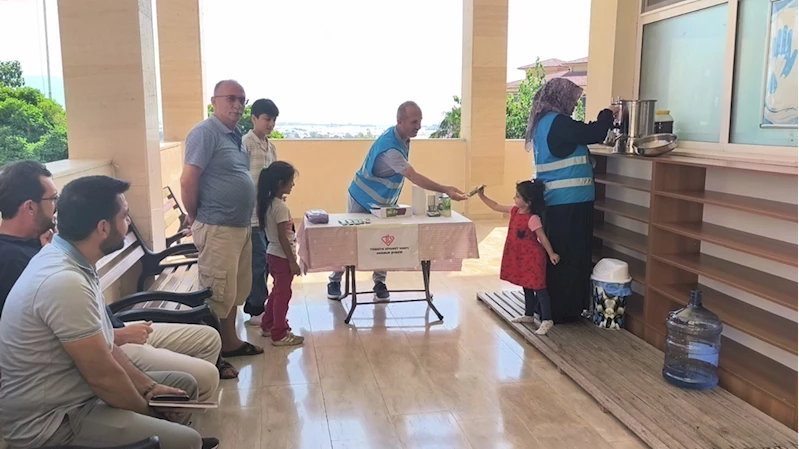 Anamur Müftülüğü ekipleri sınava giren öğrencilere ikramda bulundu