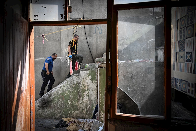 Adana polisinden metruk bina ve parklarda uyuşturucu denetimi