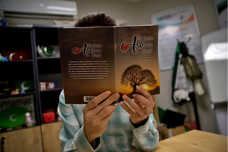 Yeşilayın desteğiyle uyuşturucu bağımlılığından kurtulan genç edebiyata yöneldi 