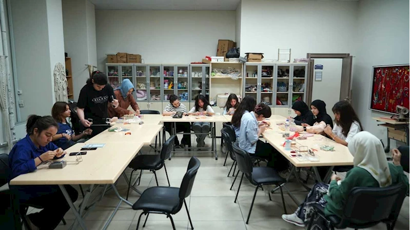 KAMEK ile gençler yaz tatilini verimli geçiriyor