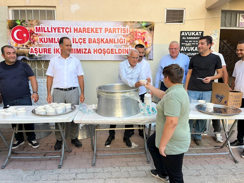 MHP Kumluca İlçe Başkanlığından aşure ikramı