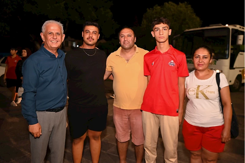 Demre Beymelek Belediyesporlu genç futbolcular Rusya