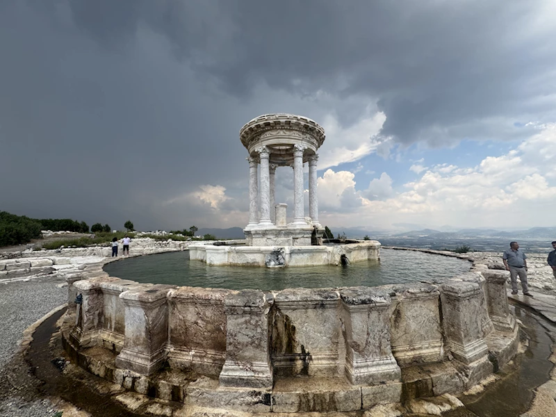 Teke yöresinin kültür başkenti Burdur birçok doğal ve tarihi yapıyı barındırıyor