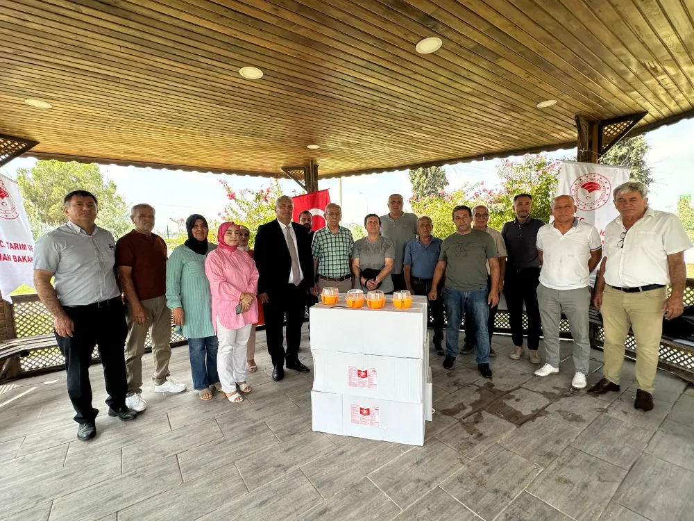 Osmaniye’de çiftçilere Akdeniz Meyvesineği tuzağı dağıtıldı