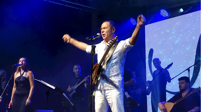 Türk Halk Müziği Sanatçısı Sümer Ezgü, Burdur