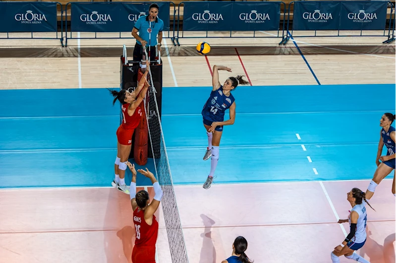 A Milli Kadın Voleybol Takımı, hazırlık maçında Sırbistan