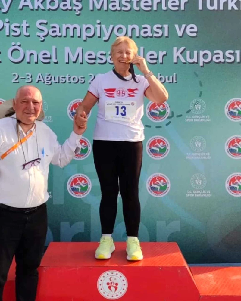 Master milli atlet Şensoy, Türkiye Pist Şampiyonası