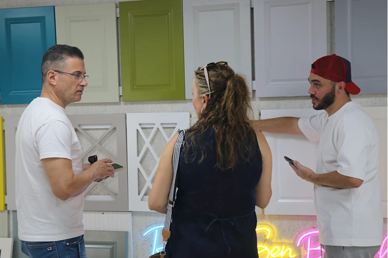 Hobi amaçlı başladığı ahşap boyamacılığını 500 metrekarelik atölyeye taşıdı