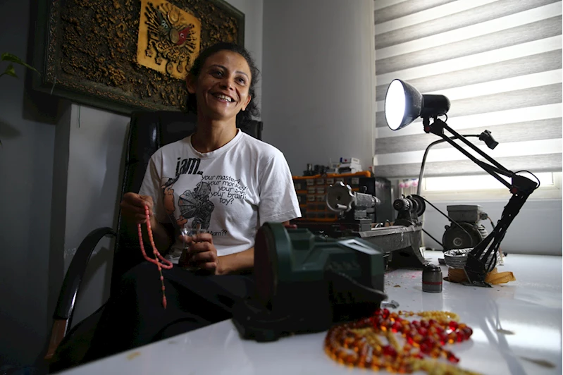 Tespih sanatına gönül veren karı koca el emeği ürünler tasarlıyor