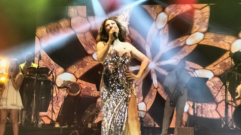 Şarkıcı Işın Karaca, Antalya