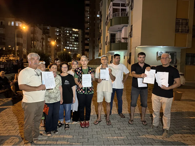 Adana’da site sakinlerinden çöp biriktirilen evin temizlenmesi talebi