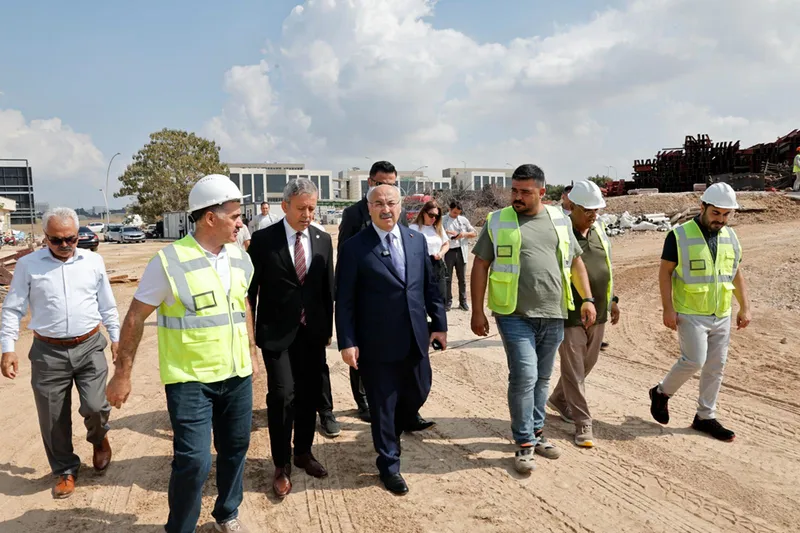 Adana Valisi Köşger kız öğrenci yurdu inşaatını inceledi