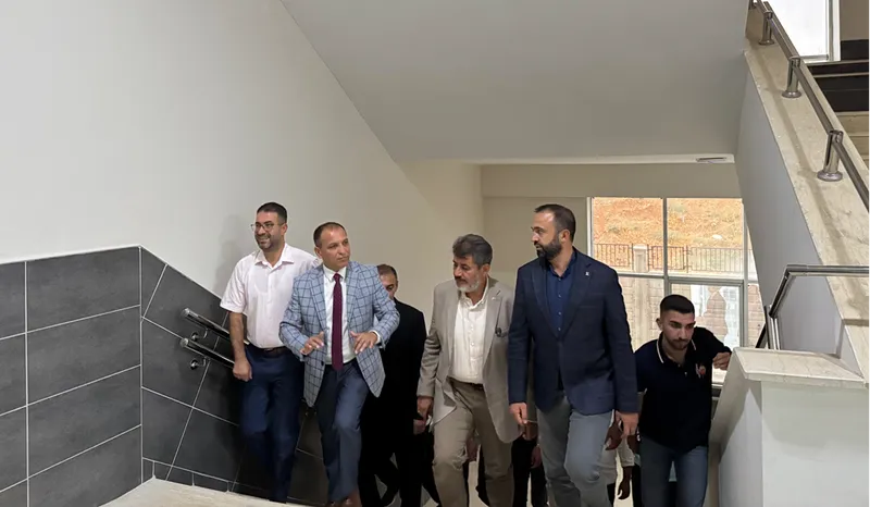 AK Parti Kahramanmaraş Milletvekili Debgici, okul inşaatında incelemede bulundu