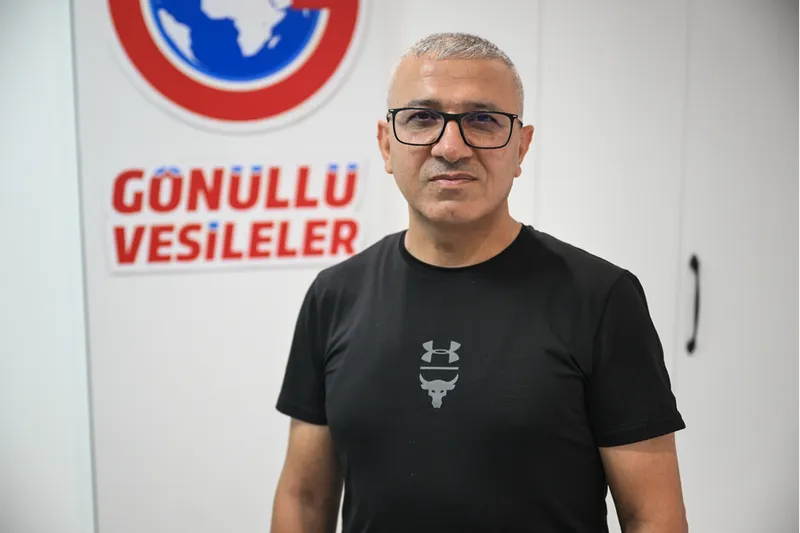 Gönüllü Vesileler Yardımlaşma ve Dayanışma Derneği ihtiyaç sahiplerine yardımları ulaştırıyor