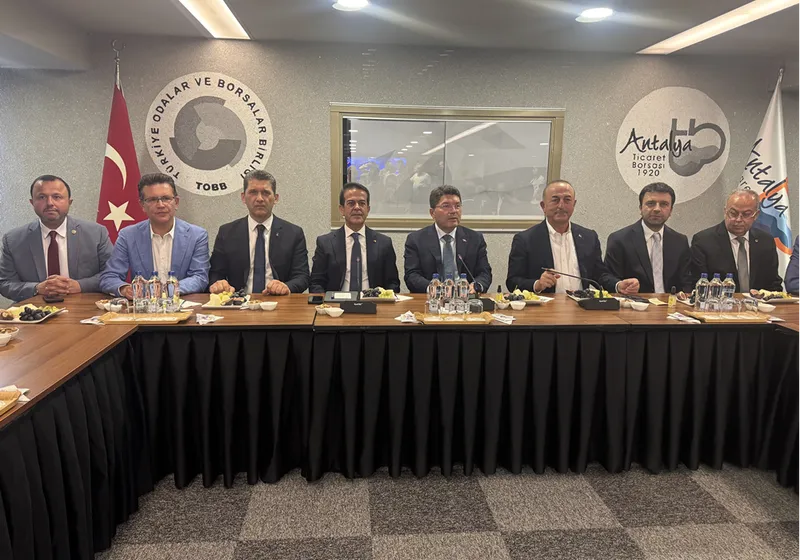 Adalet Bakanı Tunç, Antalya Ticaret Borsasını ziyaret etti