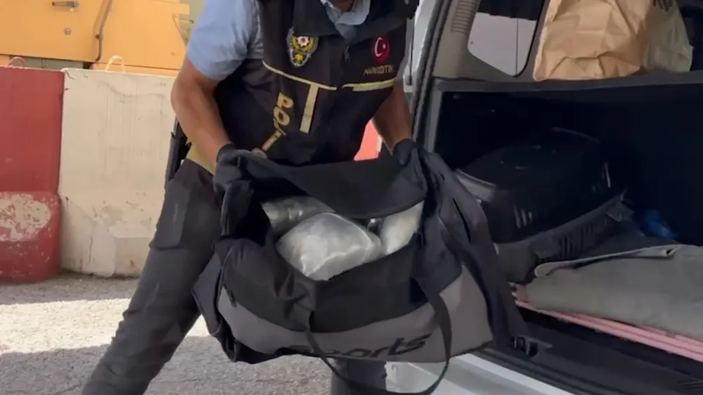 Osmaniye’de 12 kilo Skunk ele geçirildi: 2 kişi tutuklandı