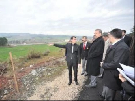 Vali Cerrah, Kadın Konukevi`nin yapılacagı yerde inceleme yaptı