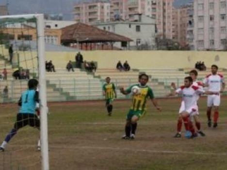 Yeniosmaniyespor gümbür gümbür geliyor