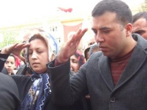 Düziçililer şehidini selam durarak uğurladı