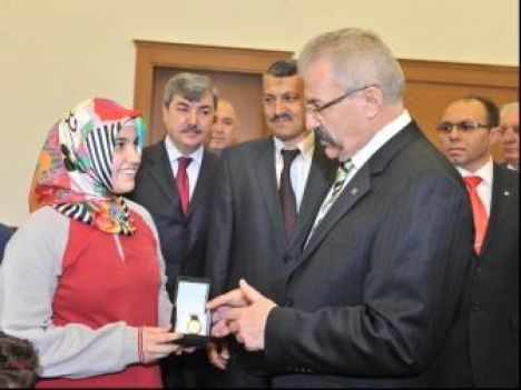 Türkiye birincisini ilk Vali Celalettin Cerrah tebrik etti
