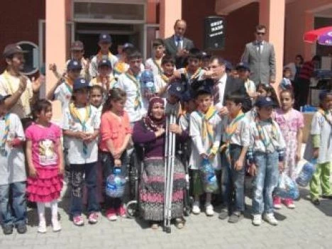 ?Bir Kapak Bir Umut? kampanyası iki engelliyi daha sevindirdi