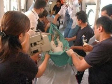 Süt kazanına düşen çocuğun hayati tehlikesi sürüyor