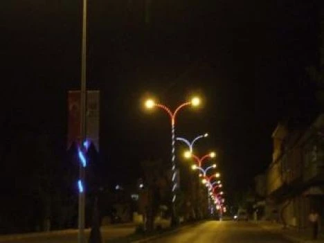 Let ışıkları çalıp süs olarak kullanıyorlar?