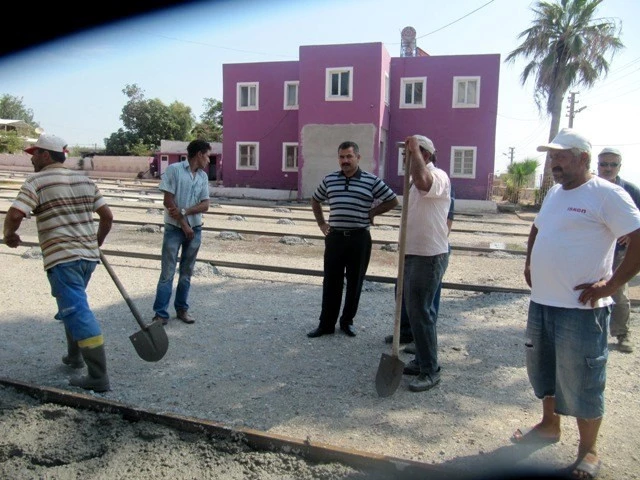 Erişmen, Atatürk İlkokulunun Bahcesini Betonlattı
