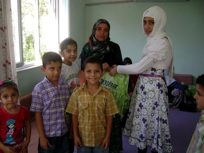 Dörtyol?da Yetimlerle Bayramlık Sevinci