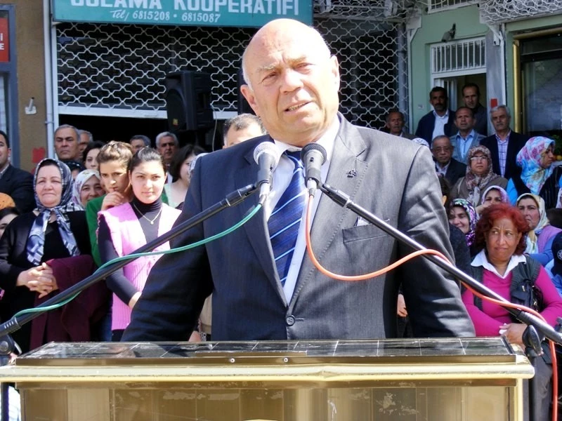 Erzin AKP İlçe Başkanı Akkaş, büyük bir kavgayı önledi