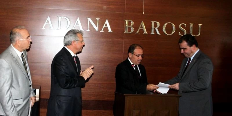 Mengücek Gazi Çıtırık, baro başkanlığı mazbatasını aldı