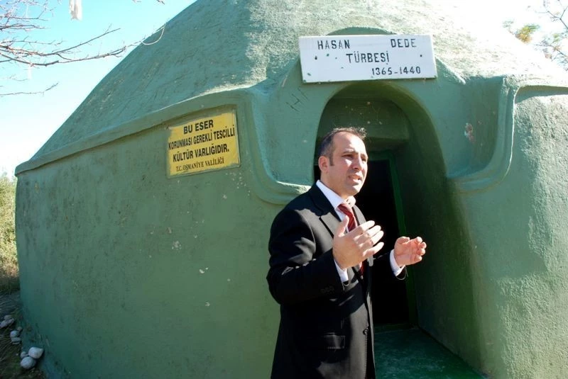 Türbeyi restore ettirmek isteyen iş adamı, bürokrasiyi aşamıyor