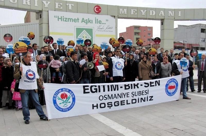 Başörtüsü yasağının kalkmasını için eylem yaptılar