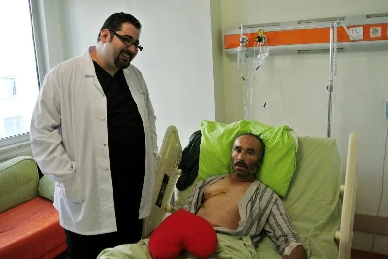 Göğüs kafesi açılmadan kalp ameliyatı yapıldı