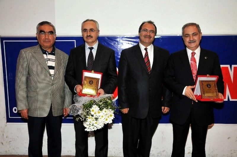 Ensar?dan Başkan Kara?ya Teşekkür Plaketi